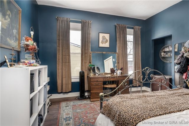 950 E Chestnut Street, Jeffersonville, IN 47130