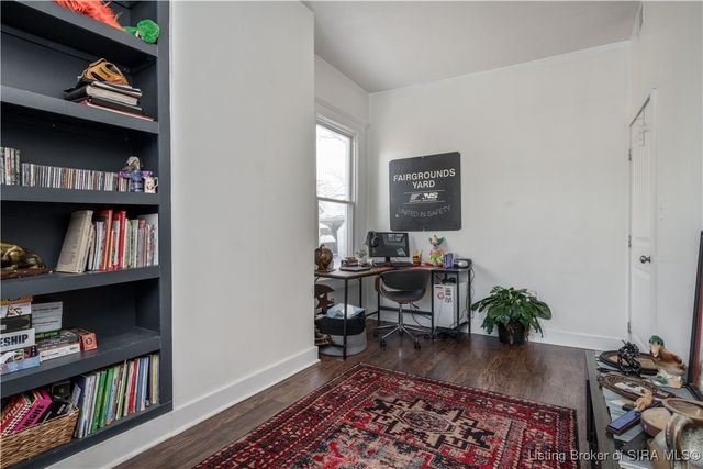 950 E Chestnut Street, Jeffersonville, IN 47130