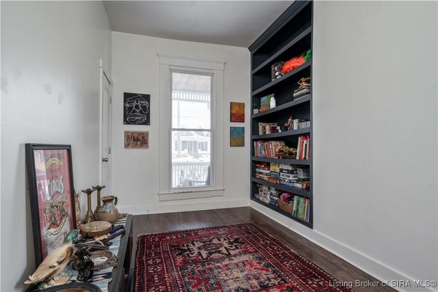 950 E Chestnut Street, Jeffersonville, IN 47130