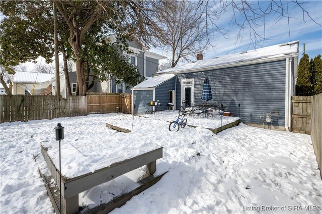 950 E Chestnut Street, Jeffersonville, IN 47130