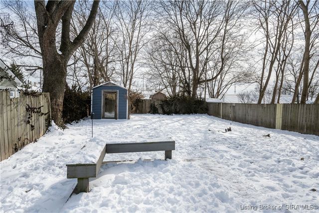 950 E Chestnut Street, Jeffersonville, IN 47130