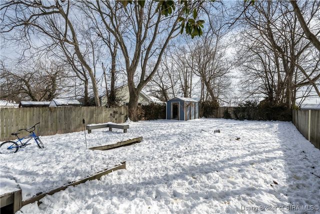 950 E Chestnut Street, Jeffersonville, IN 47130