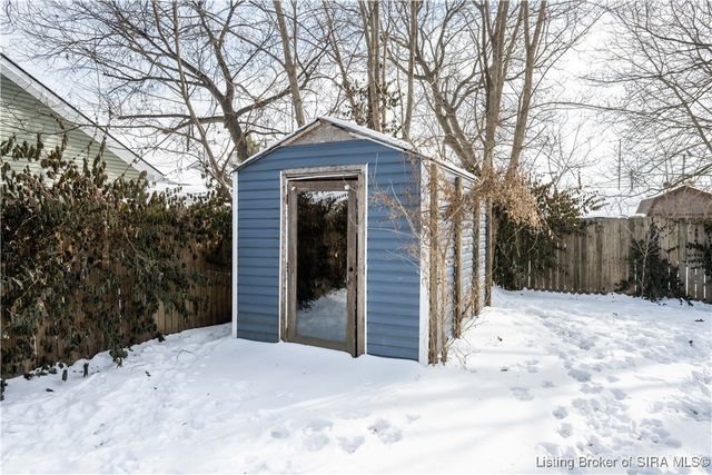 950 E Chestnut Street, Jeffersonville, IN 47130