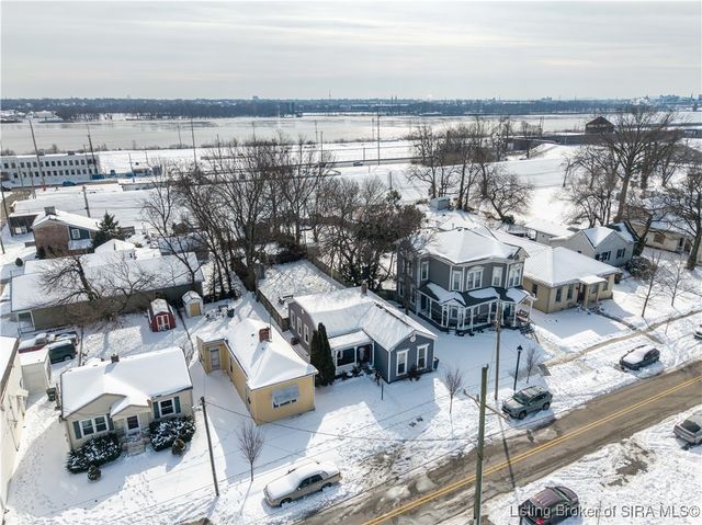 950 E Chestnut Street, Jeffersonville, IN 47130