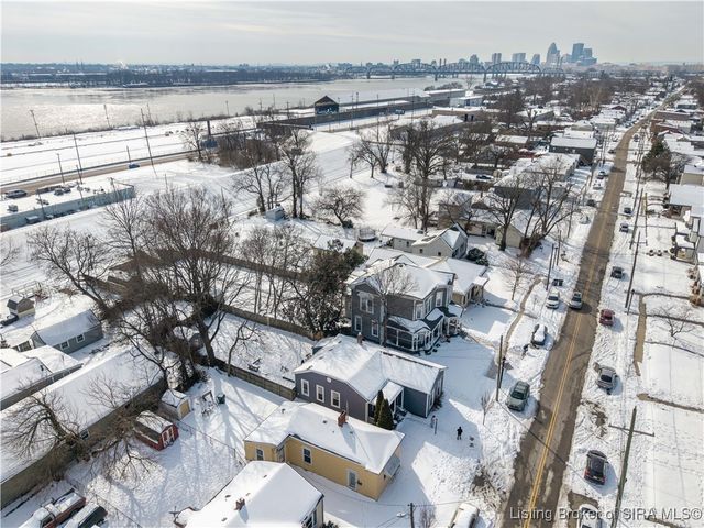 950 E Chestnut Street, Jeffersonville, IN 47130