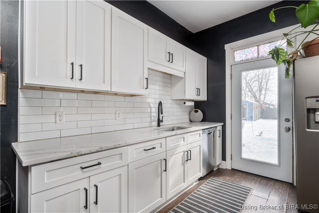 950 E Chestnut Street, Jeffersonville, IN 47130