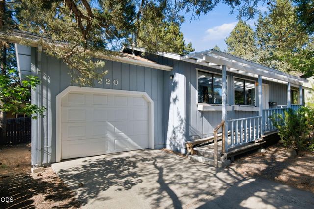 220 SW Maricopa Drive, Bend, OR 97702