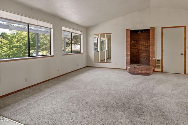 220 SW Maricopa Drive, Bend, OR 97702