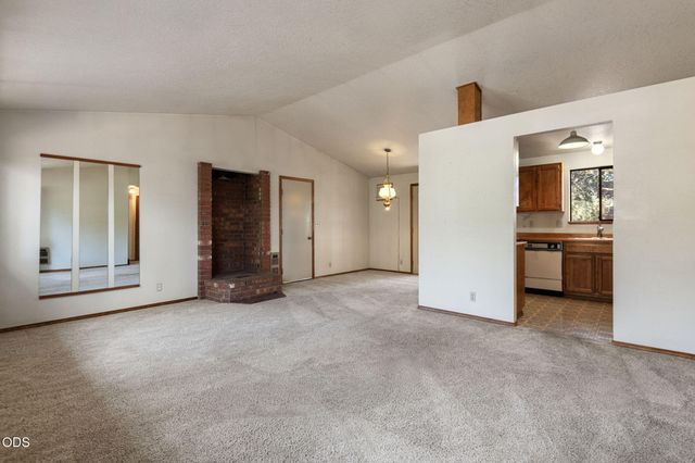 220 SW Maricopa Drive, Bend, OR 97702
