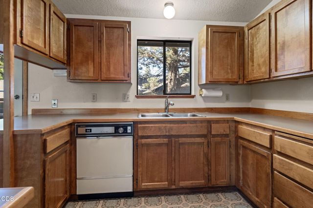 220 SW Maricopa Drive, Bend, OR 97702