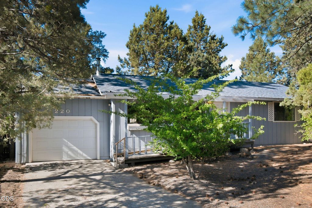 220 SW Maricopa Drive, Bend, OR 97702
