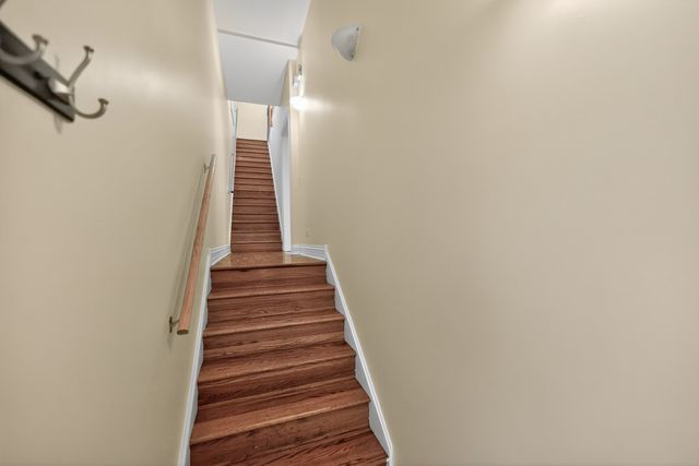 1926 W Oakdale Avenue, Chicago, IL 60657