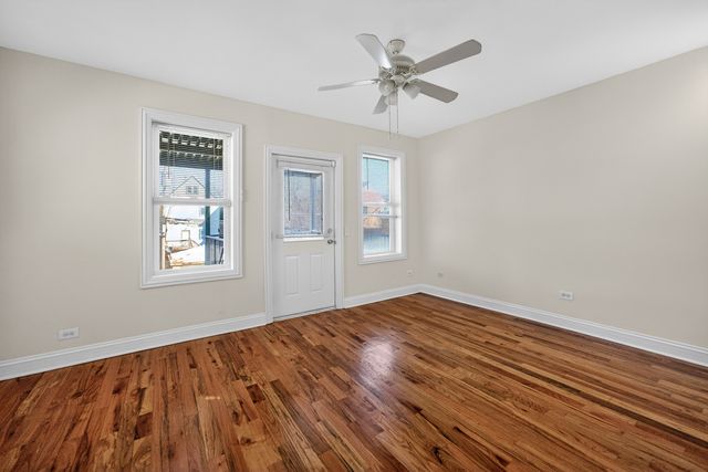 1926 W Oakdale Avenue, Chicago, IL 60657