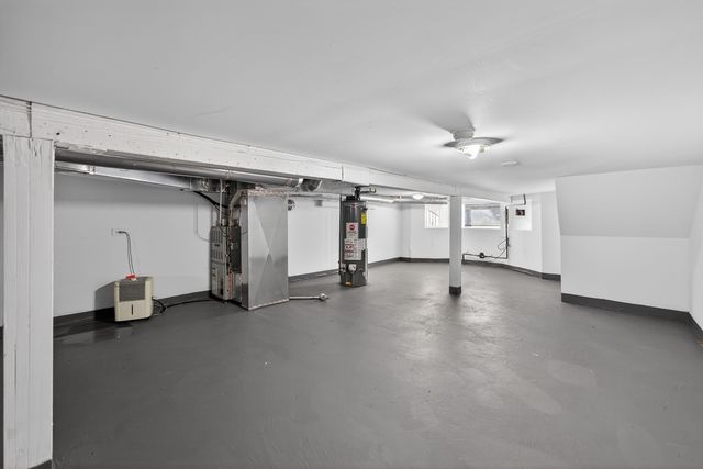 1926 W Oakdale Avenue, Chicago, IL 60657