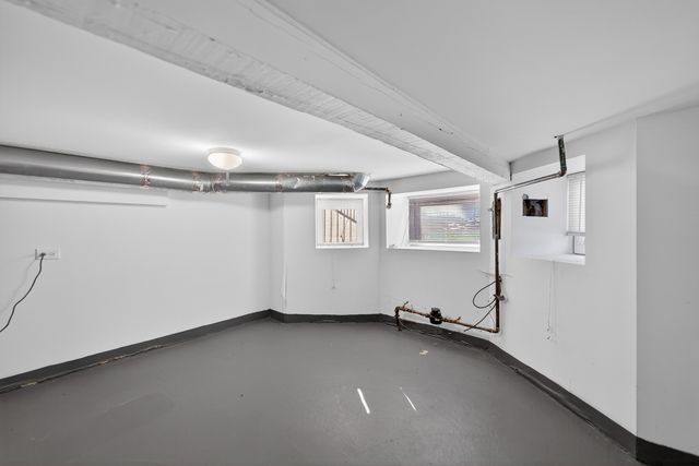 1926 W Oakdale Avenue, Chicago, IL 60657