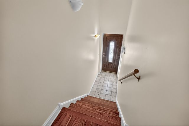 1926 W Oakdale Avenue, Chicago, IL 60657