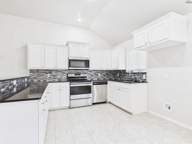 1202 NEWMAN AVENUE, Iowa Park, TX 76367