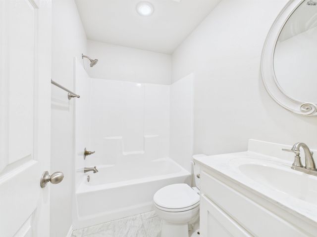 1202 NEWMAN AVENUE, Iowa Park, TX 76367