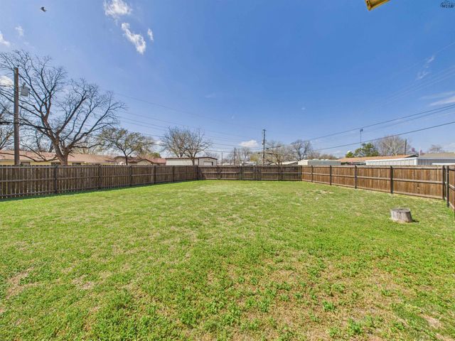 1202 NEWMAN AVENUE, Iowa Park, TX 76367