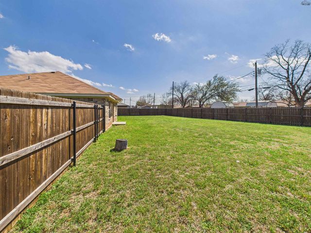 1202 NEWMAN AVENUE, Iowa Park, TX 76367