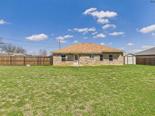 1202 NEWMAN AVENUE, Iowa Park, TX 76367