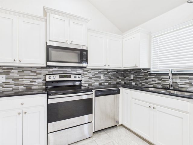 1202 NEWMAN AVENUE, Iowa Park, TX 76367