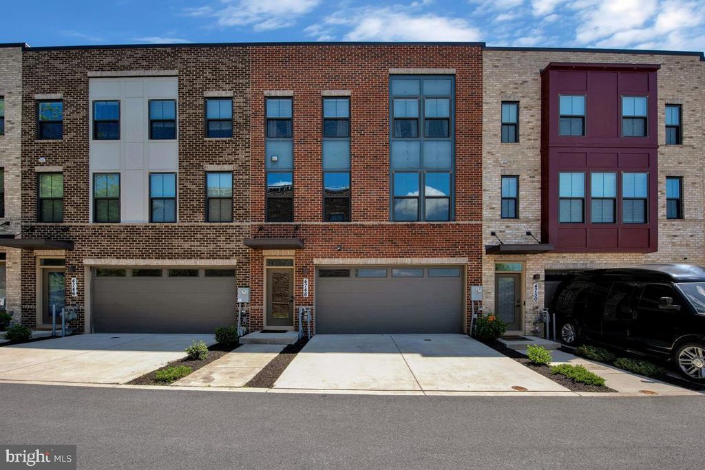 4748 TOWNE PARK RD, Suitland, MD 20746