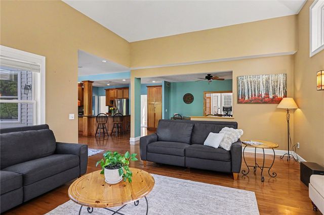 222 Gallant Fox Ln, Webster, NY 14580