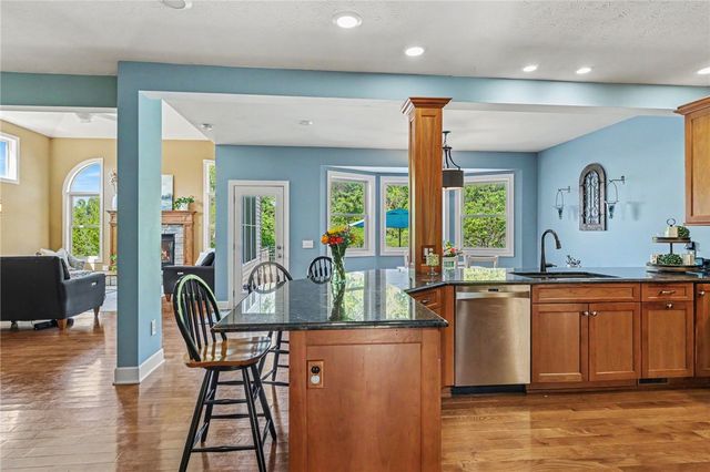 222 Gallant Fox Ln, Webster, NY 14580