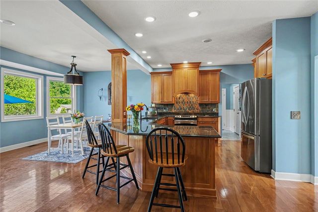 222 Gallant Fox Ln, Webster, NY 14580