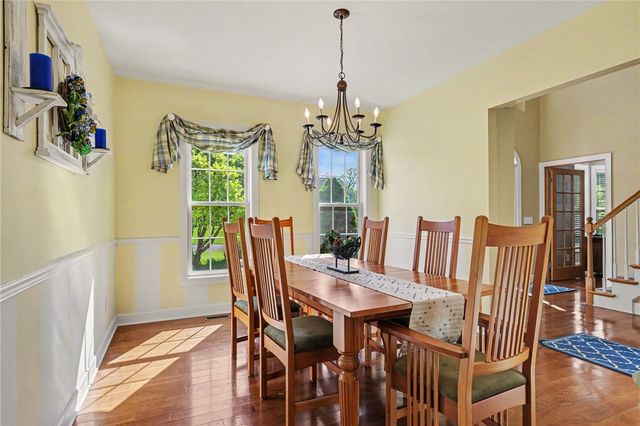 222 Gallant Fox Ln, Webster, NY 14580