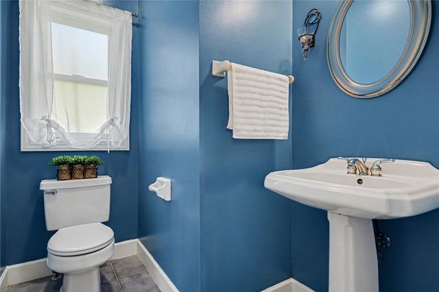 222 Gallant Fox Ln, Webster, NY 14580