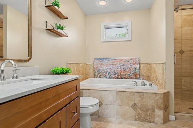 222 Gallant Fox Ln, Webster, NY 14580