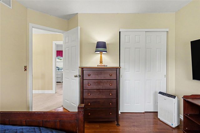 222 Gallant Fox Ln, Webster, NY 14580