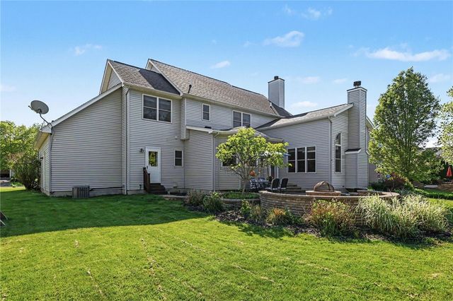 222 Gallant Fox Ln, Webster, NY 14580