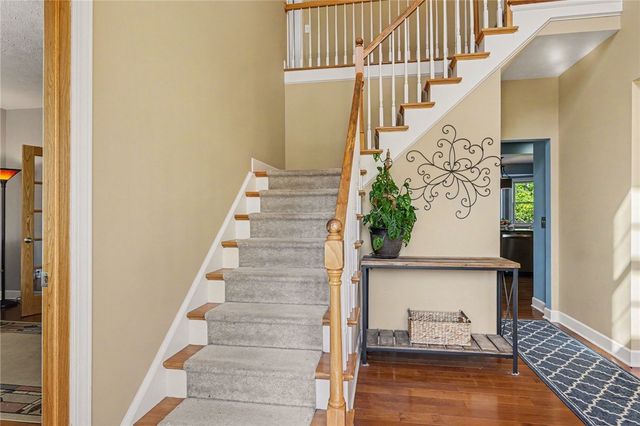 222 Gallant Fox Ln, Webster, NY 14580