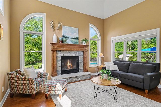 222 Gallant Fox Ln, Webster, NY 14580