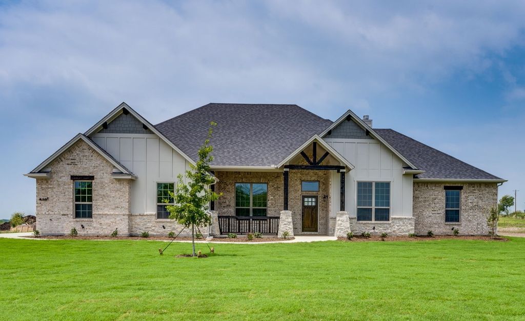 421 Paradise Ridge Drive, Waxahachie, TX 75167