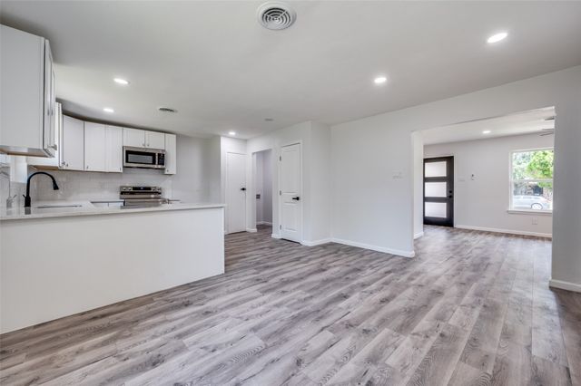 2422 Morgan Street, Irving, TX 75062