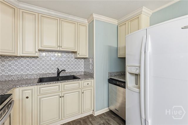 6 Lansing Avenue, Savannah, GA 31406