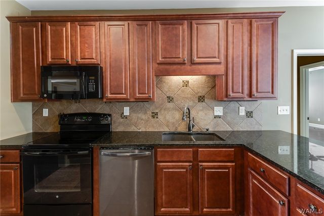 12546 Rock Pointe Way, Northport, AL 35475
