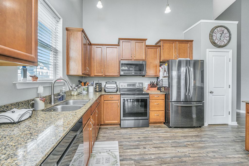 Image 11 of property listing at 1037 Bridlewood Farms Parkway, Ridgeville, SC 29472