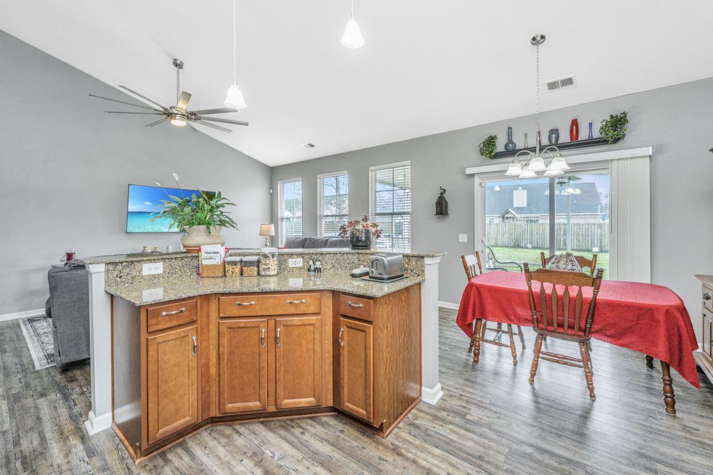 Image 12 of property listing at 1037 Bridlewood Farms Parkway, Ridgeville, SC 29472