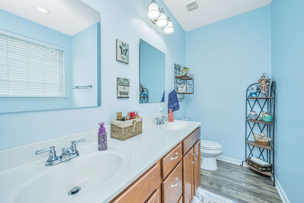 Image 18 of property listing at 1037 Bridlewood Farms Parkway, Ridgeville, SC 29472