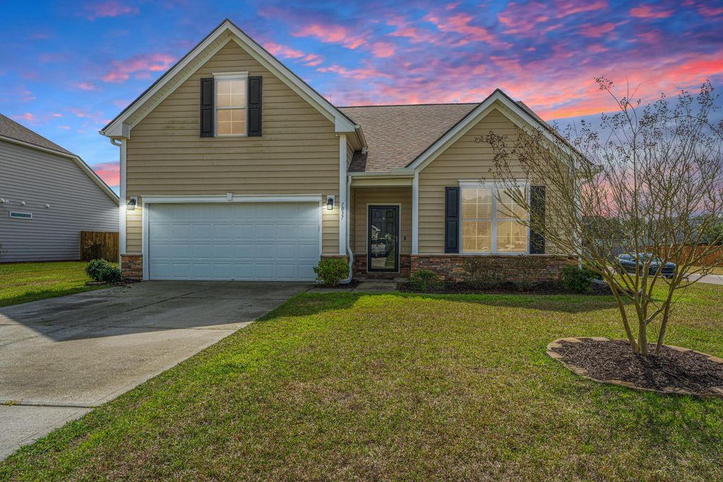 Image 2 of property listing at 1037 Bridlewood Farms Parkway, Ridgeville, SC 29472