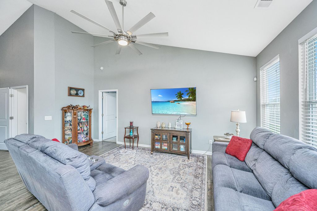 Image 9 of property listing at 1037 Bridlewood Farms Parkway, Ridgeville, SC 29472