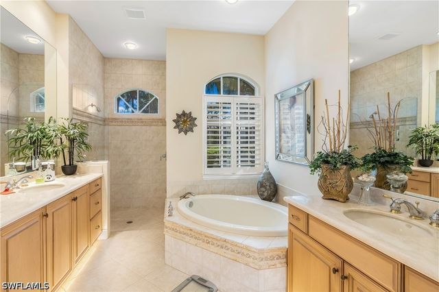 2501 Augusta DR, Naples, FL 34109