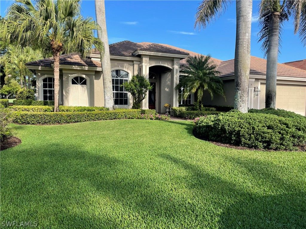 2501 Augusta DR, Naples, FL 34109