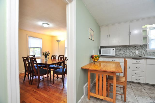 30 Lovell Avenue, Windsor, CT 06095