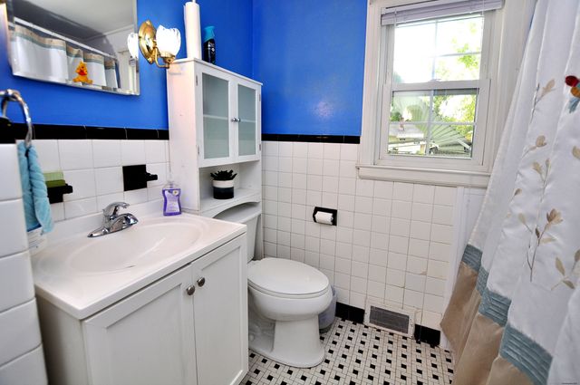 30 Lovell Avenue, Windsor, CT 06095